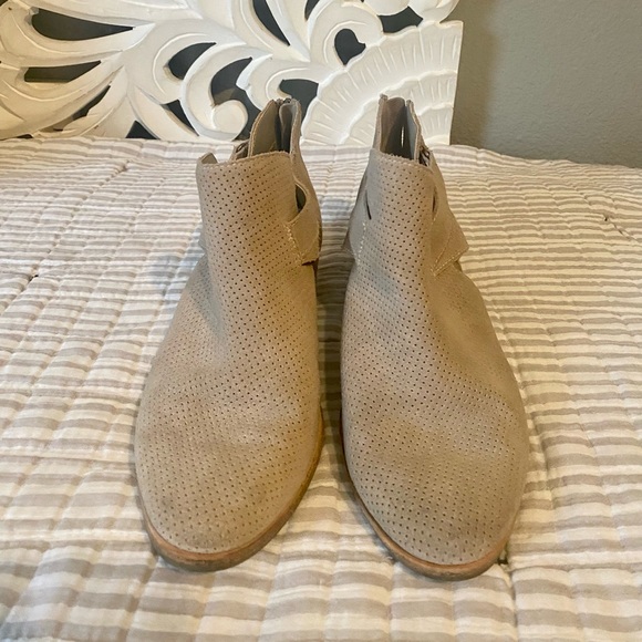 Dolce Vita Ankle Boots - Picture 2 of 3